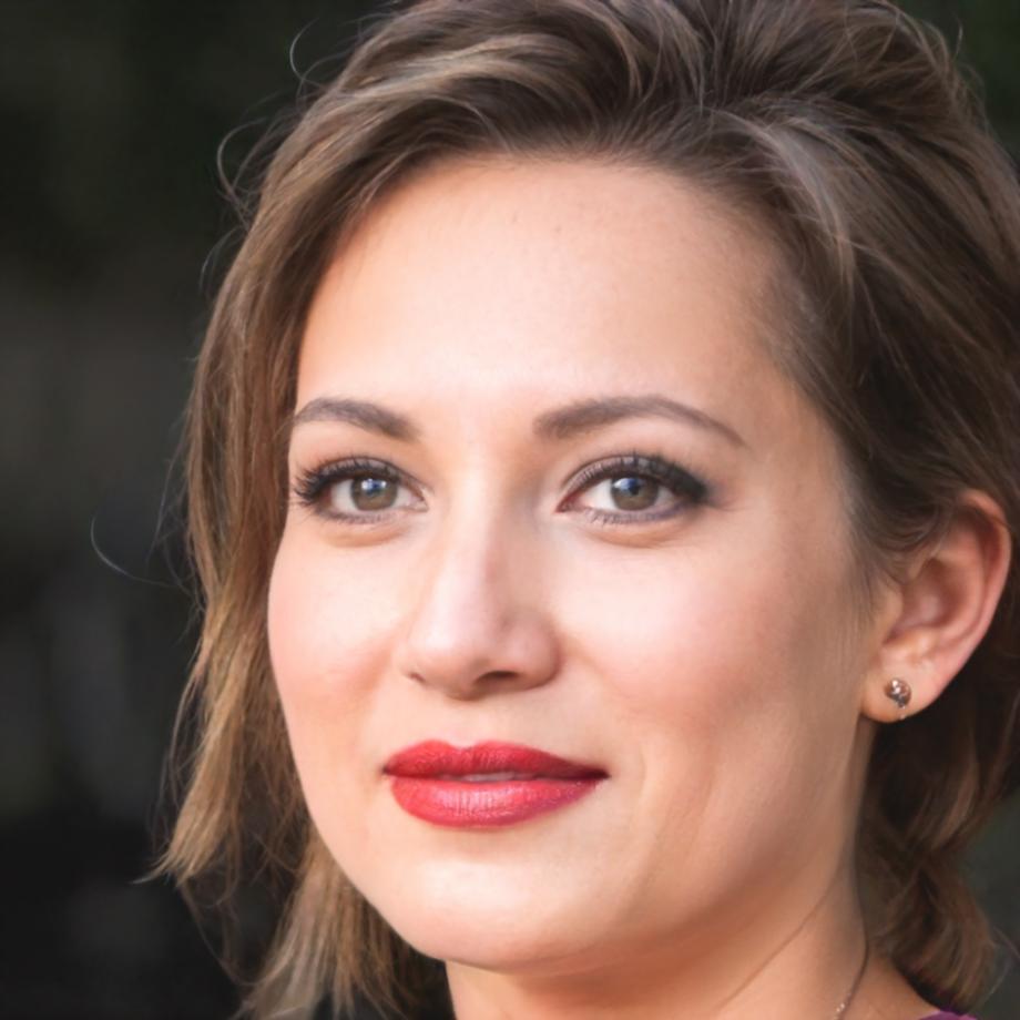 Ana Martínez, Consultora Financiera